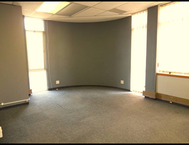 270M² OFFICE TO LET IN STRAND CENTRAL